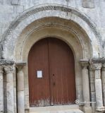 Tauriac. St Etienne. Puerta de acceso