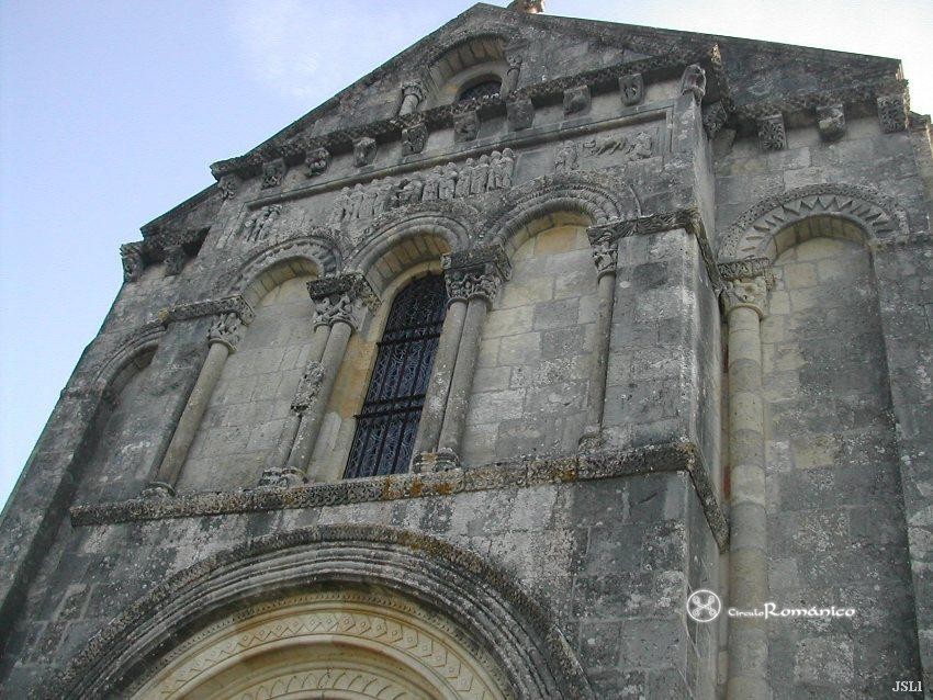 Loupiac. Saint Pierre. Fachada oeste