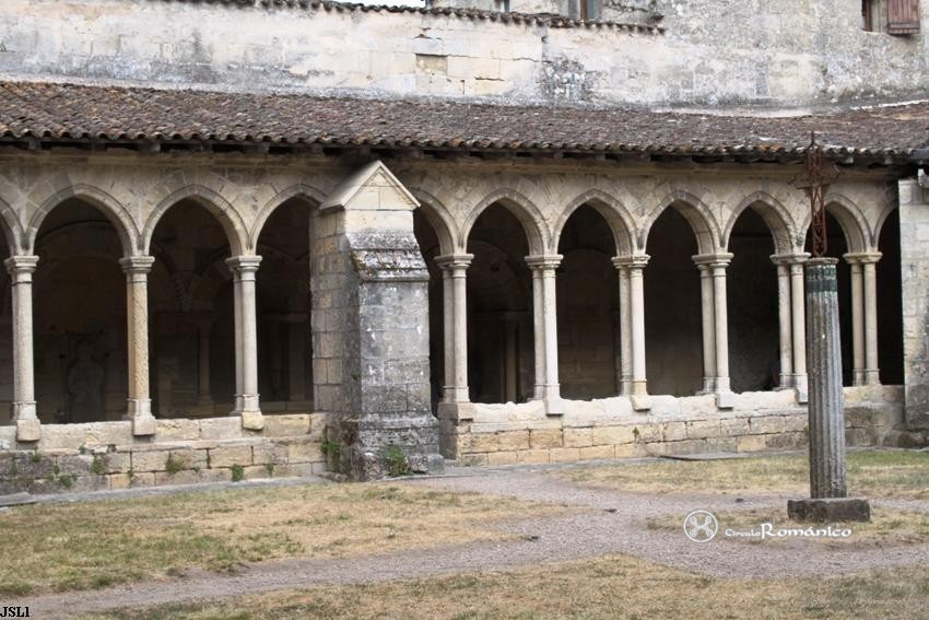 Saint-Émilion. San Emilion. Claustro