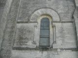 Sainte-Croix-du-Mont. Sainte Croix. Vano de la fachada occidental (neorrománico)