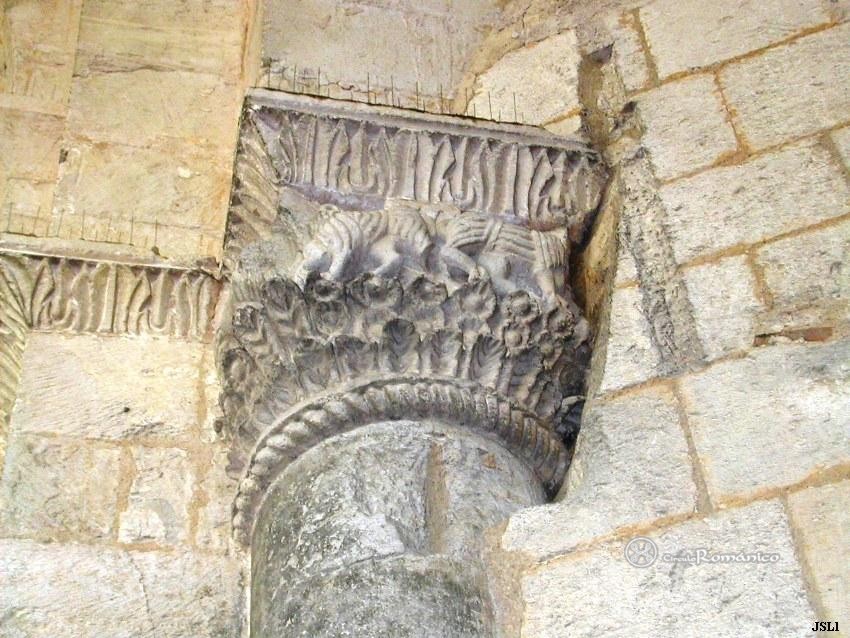 Sauve. La. La Sauve- Majeure. Capitel vegetal y zoomorfo
