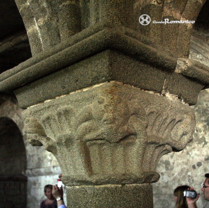 Mont Saint Michel; Le. San Miguel. Detalle de capitel