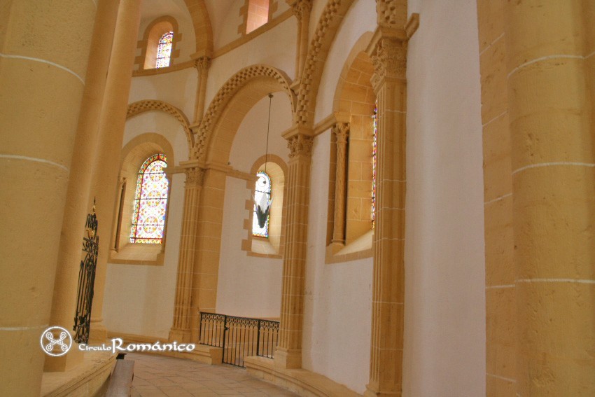 Paray le Monial. Le Sacre Coeur. Detalle de la girola