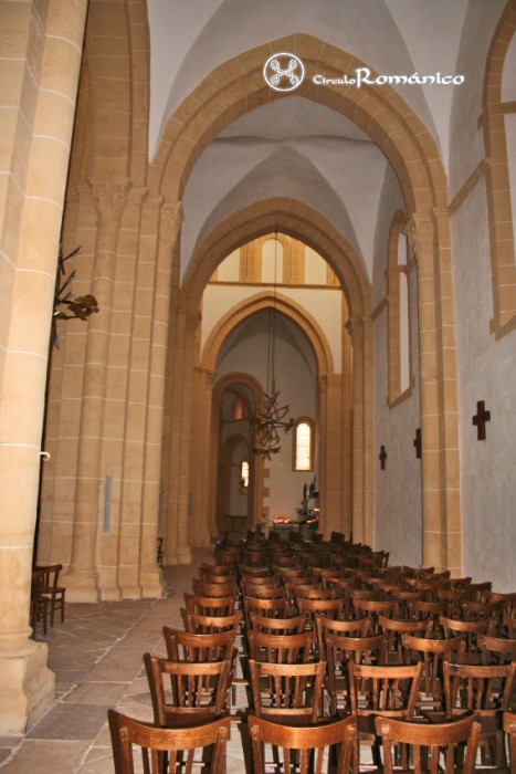 Paray le Monial. Le Sacre Coeur. Nave lateral