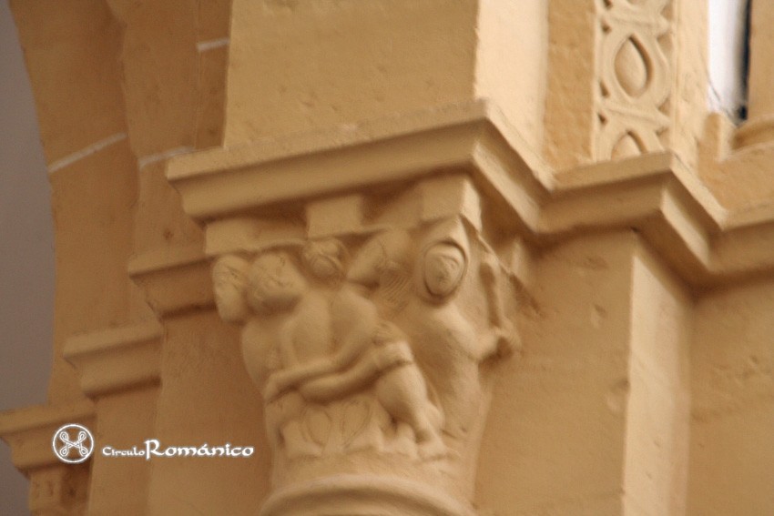 Paray le Monial. Le Sacre Coeur. Capitel figurado