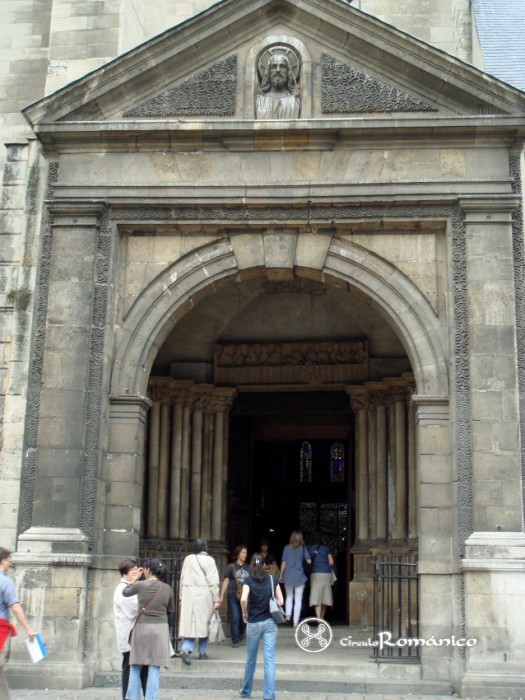 Paris. Saint Germain des Prés. Pórtico que cobija la entrada románica