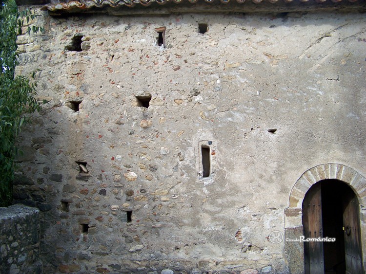 Fenollars. San Martí. Detalle de saetera y mechinales