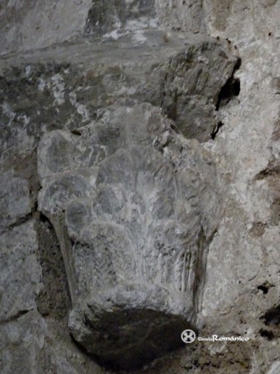 Axiat. Saint Julien. Capitel vegetal