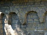 Ourjout. Notre Dame. Arcos lombardos con ménsulas
