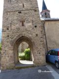 Sentein. Notre Dame. Acceso al recinto por una de las torres