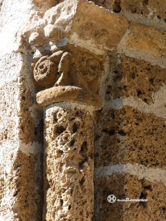 Sinsat. Saint Laurent. Detalle de capitel del lado sur