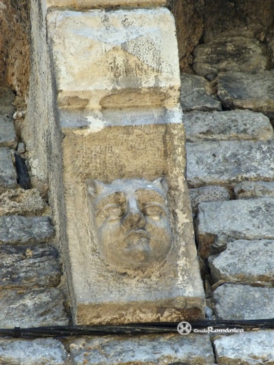 Tarascon. Notre Dame de Sabart. Detalle de rostro monstruoso