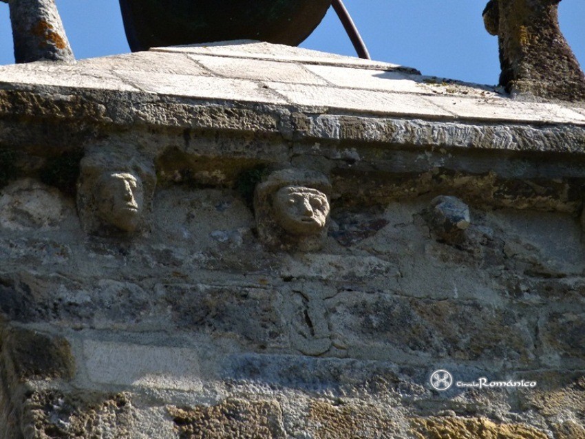 Tremesaygues. Notre Dame. Canecillos con cabezas humanas