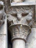 Cornellá de Conflent. Santa María. Capitel vegetal con busto humano