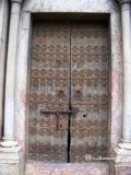 Cornellá de Conflent. Santa María. Detalle de la puerta y sus herrajes