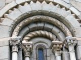 Cornellá de Conflent. Santa María. Detalle de las arquivoltas y los capiteles