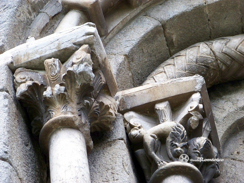 Cornellá de Conflent. Santa María. Capiteles: vegetal y con cuadrúpedos