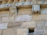Ix. Sant Martí. Canecillos figurado y de bola