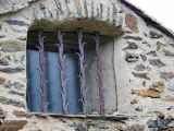 Jujols. Sant Julià i Santa Basilissa. Detalle de reja del vano