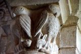 Montjaux. Saint Quirimus. Capitel con aves con animales entre sus garras