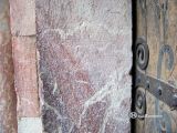 Villafranca de Conflent. Sant Jaume. Incisiones en la jamba izquierda