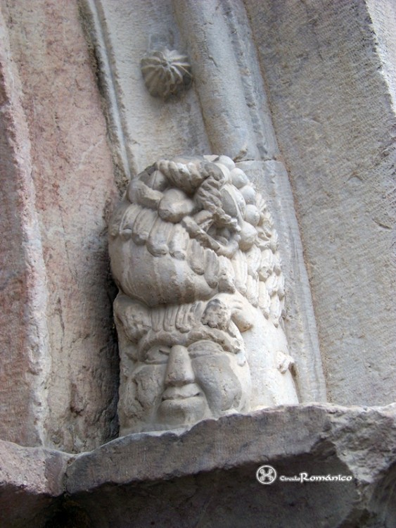 Villafranca de Conflent. Sant Jaume. Remate de las arquivoltas