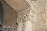 Charlieu. Saint Fortunat. Capitel con tres personajes nimbados