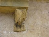 Montceaux L´Etoile. Saint Pierre y Saint Paul. Canecillo con doble cabeza animal