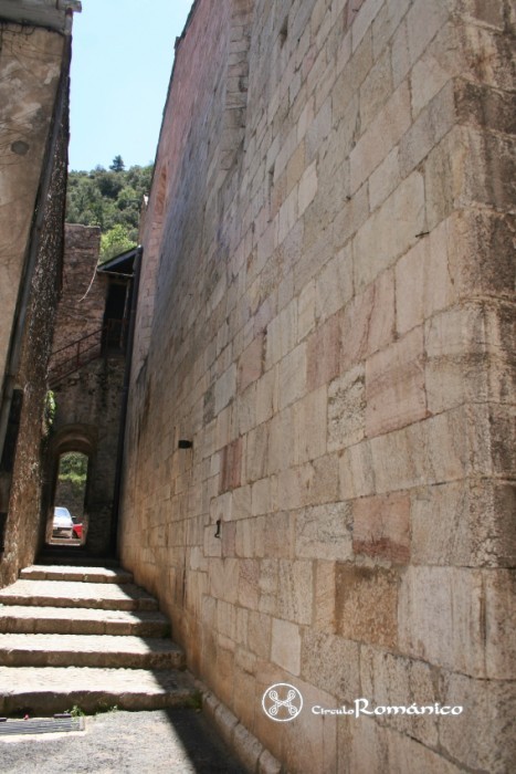 Villefranche de Conflent. Saint Pierre. Acceso al recinto de la iglesia