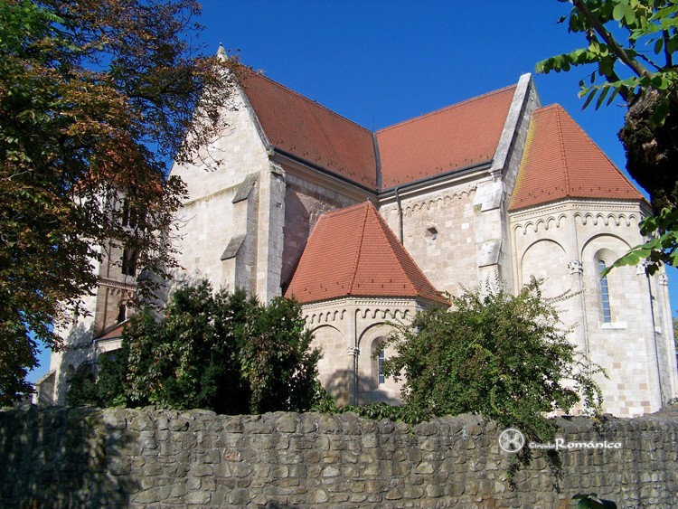 Ocsa. Iglesia premonstratense de la Virgen Maria