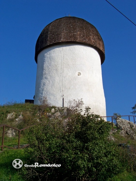 Öskü. Kerektemplom. Vista oeste