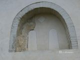 Szent Miklos. Iglesia de Szent Miklos. Detalle de lo que fue un vano
