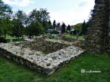 Szigliget. Abadía benedictina de Santa María. Restos de la cimentación de las salas