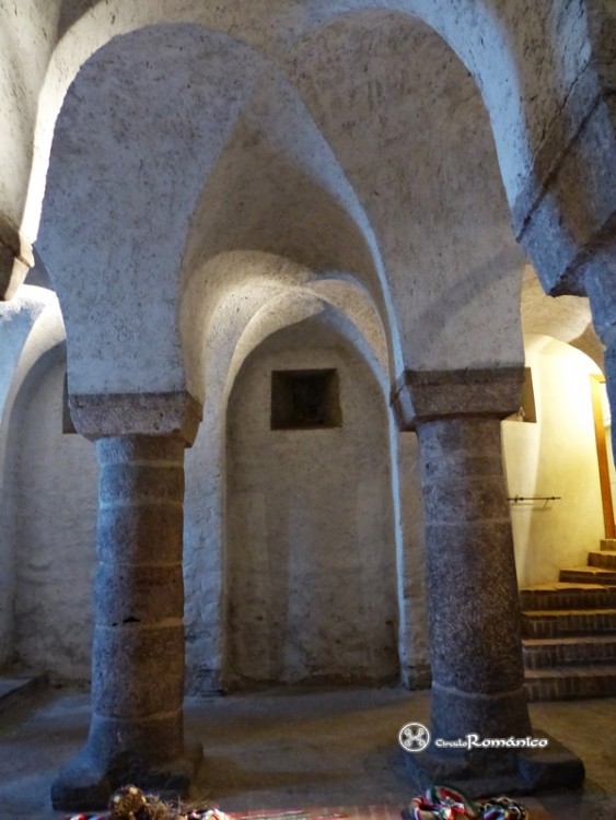 Tihany. Cripta de la abadía benedictina. Vista de las naves
