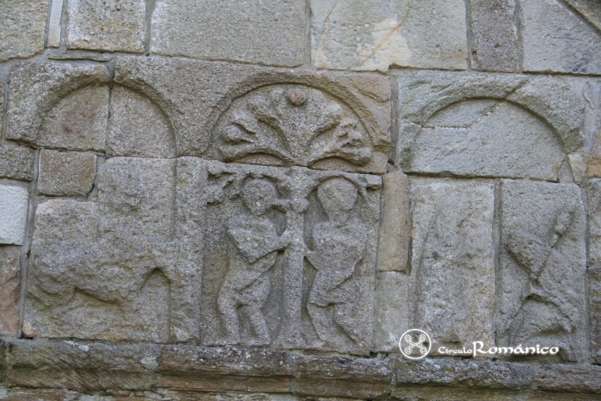 Ardmore. Monasterio de Saint Declan.Relieves de Sanson, Adan y Eva y Psicostasis