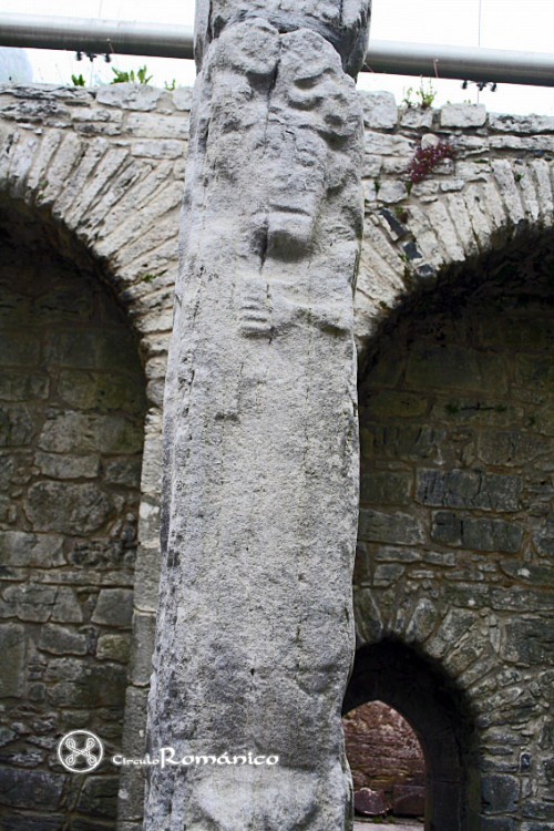 Kilfenora. Saint Fachtna.Detalle de personaje