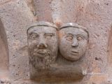 Bisarcio. Sant'Antioco. Ménsula con cabezas de hombre y mujer