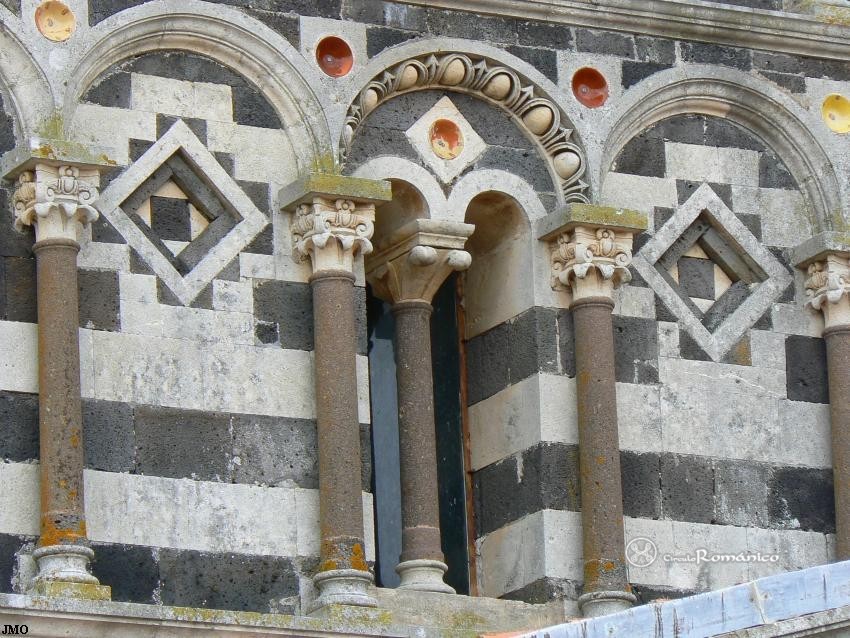 Saccargia. Santissima Trinità. Detalle de vano