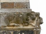 Saccargia. Santissima Trinità. Detalle de vacas en el cimacio