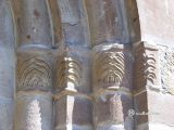 Bardone. Santa María di Assunta. Capiteles vegetales
