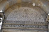 Arezzo. Santa Maria della Pieve. Tímpano con entrelazos