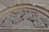 Arezzo. Santa Maria della Pieve. Tímpano con el bautismo de Cristo