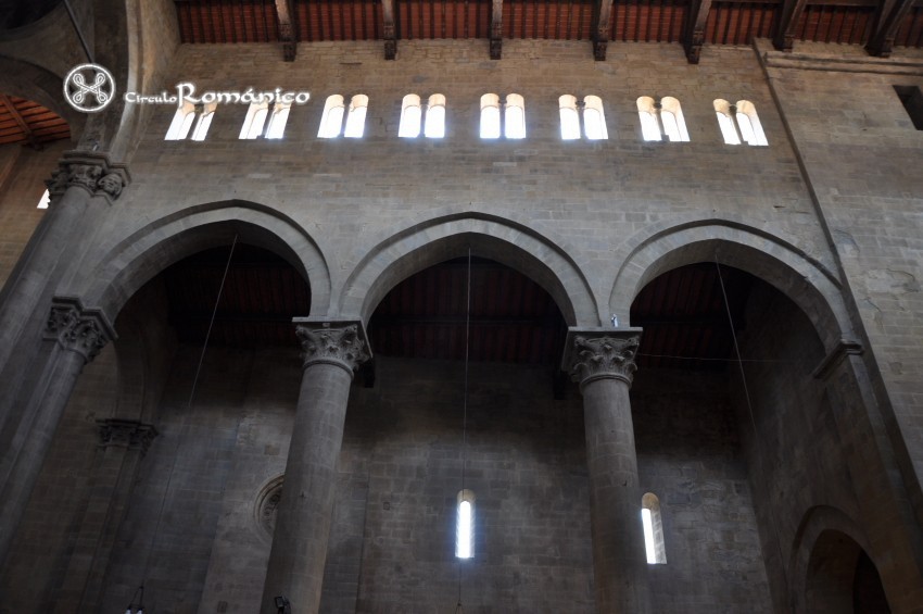 Arezzo. Santa Maria della Pieve. Detalle de arquería y cuerpo de luz
