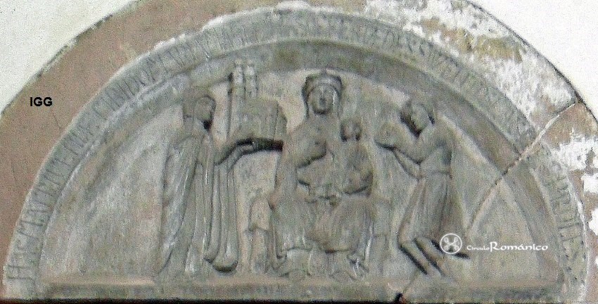 Wroclaw. Nuestra Sra. de la Arena. Detalle del tímpano: exaltación de la Virgen. (Iglesias triunfante y militante)