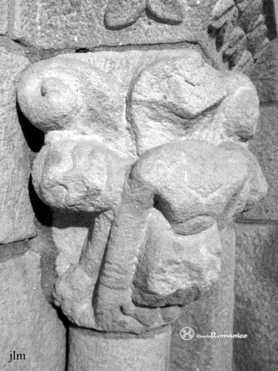 Sta. Eulalia de Arnoso. Sao Salvador. Detalle de capitel figurado