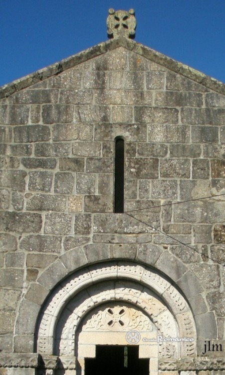 Sta. Eulalia de Arnoso. Sao Salvador. Parte superior de la fachada oeste