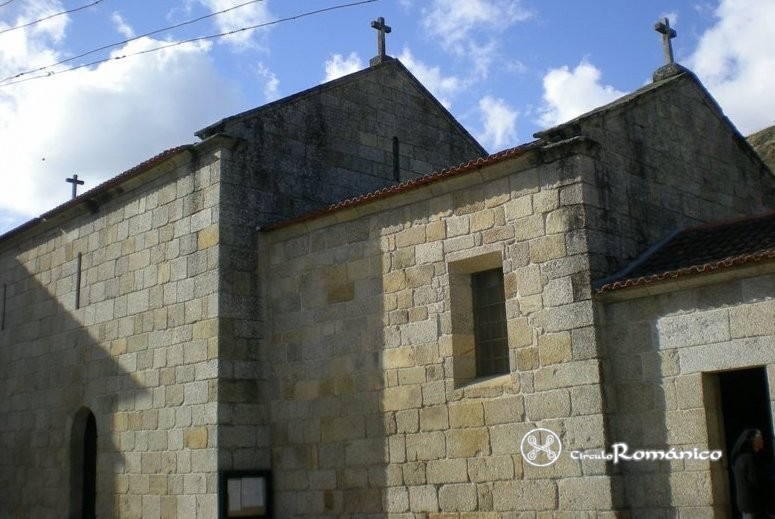 Freixo de Abaixo. Iglesia del divino salvador. Fachada norte