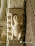 Mancelos. Monasterio de Sâo Martinho. Fachada oeste, portada. Mocheta izquierda. Atlante
