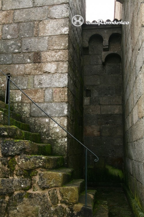 Airaes. Santa Maria. Detalle de arcos