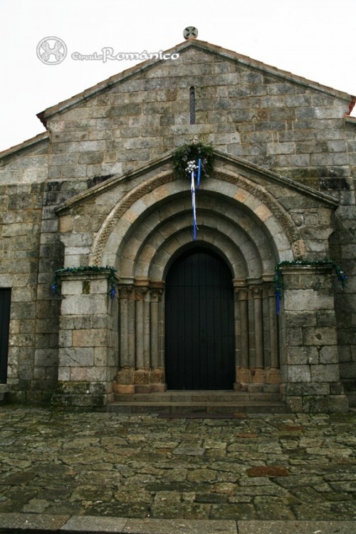 Airaes. Santa Maria. Fachada oeste, pies iglesia